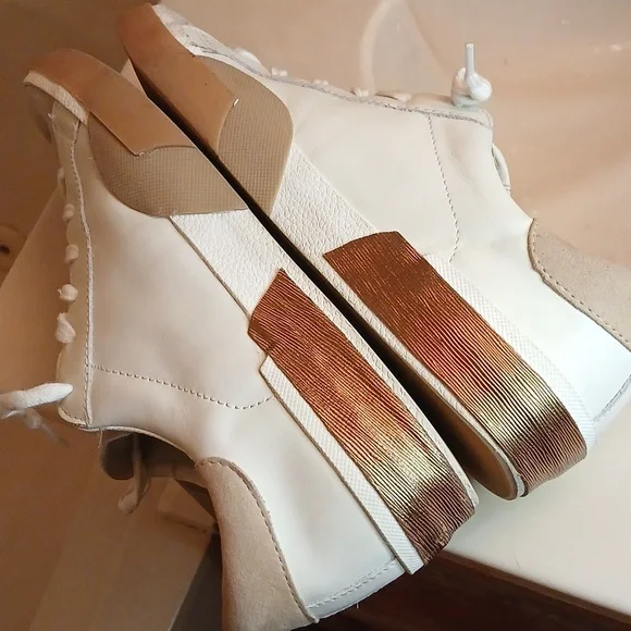 Dolce VITA WHITE LEATHER W BEIGE SUEDE Sneakers. Women's 8.5. New - Picture 4 of 12